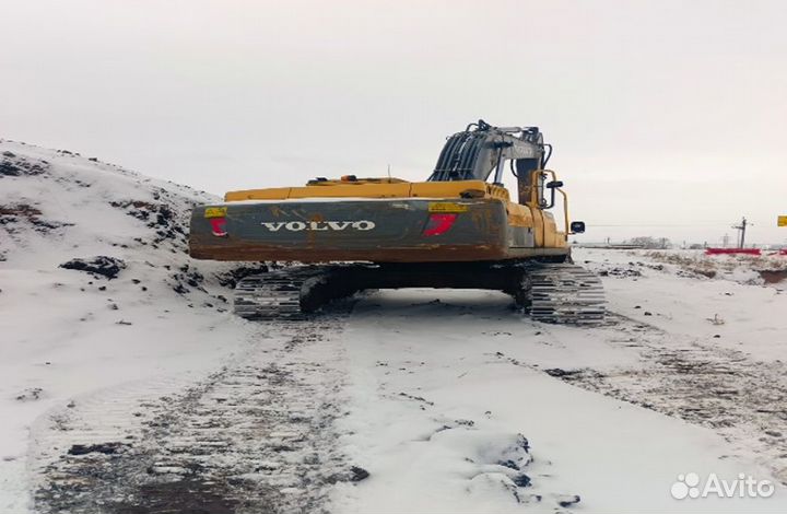 Гусеничный экскаватор Volvo EC300DL, 2013