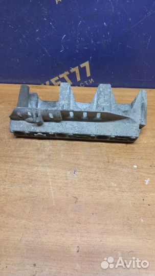 Кронштейн впускного коллектора Renault Symbol 2