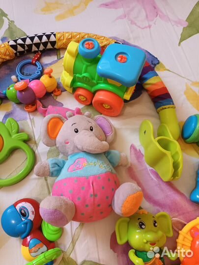 Развивающие игрушки для малышей пакетом