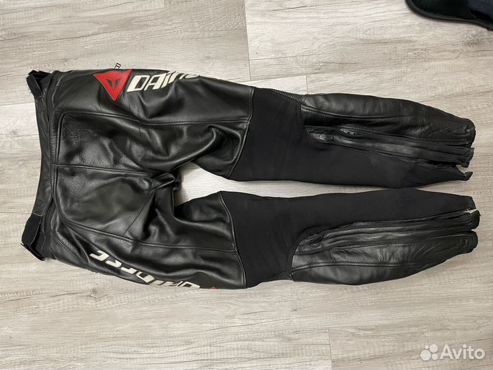 Мотокомбинезон мужской кожаный dainese