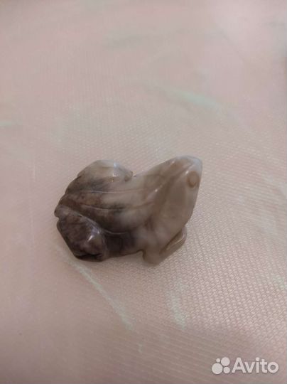 Статуэтки лягушки