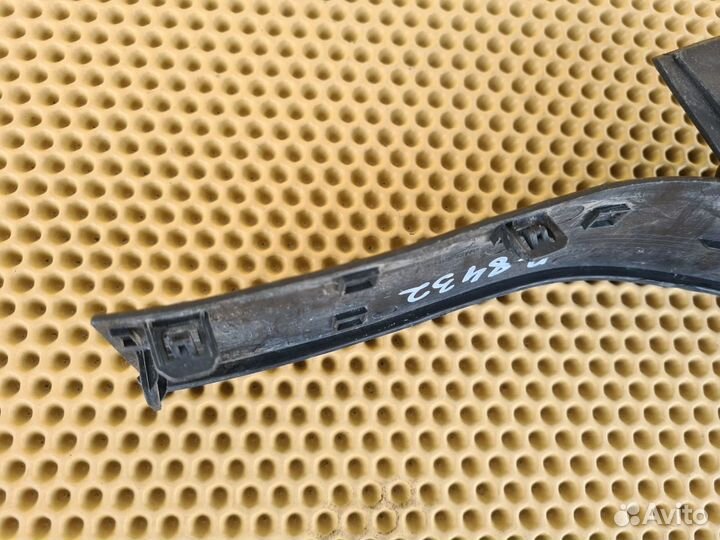 Накладка фонаря задняя правая Infiniti Ex25 Ex35