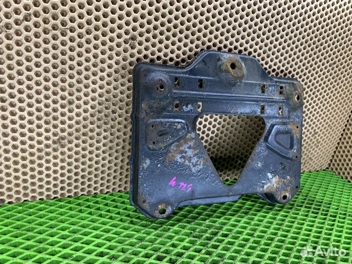 Площадка акб Mercedes-Benz w124