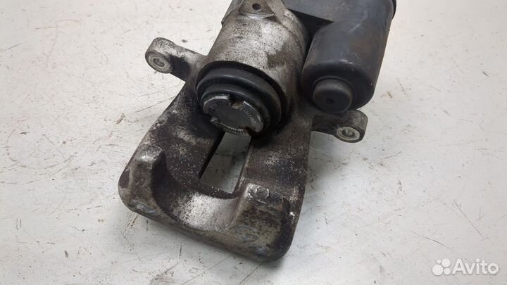 Суппорт правый задний Volkswagen Passat 6