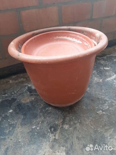 Большой горшок для цветов
