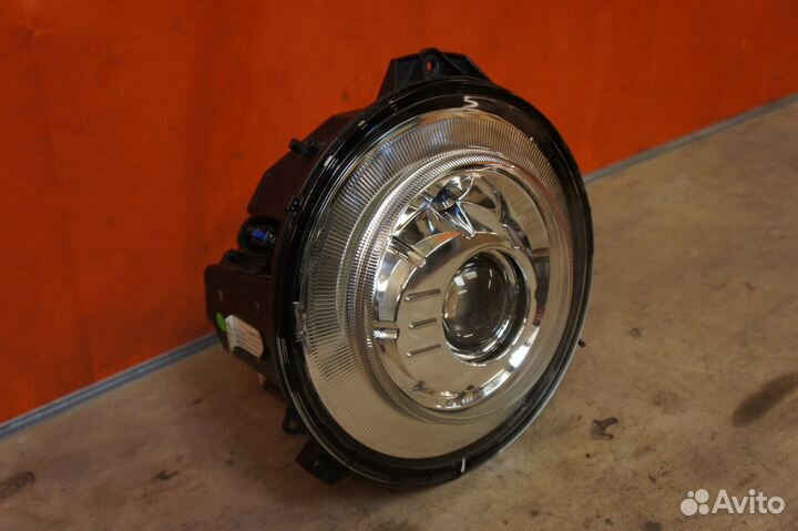 Фара правая Mercedes G-Class W463 биксенон