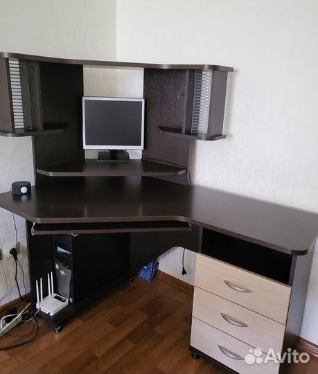 Компьютерный стол