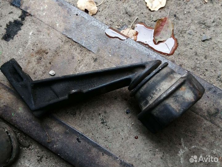 Кранштейн двс фольксваген т4