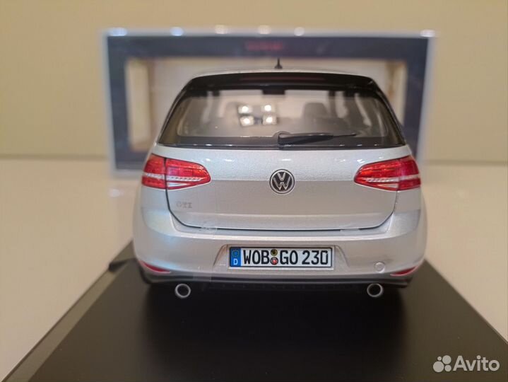 Volkswagen Golf VII GTI (12-17г) Серебро 1:18