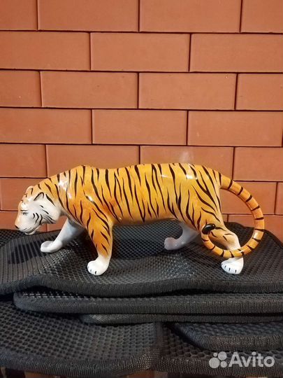 Керамическая фигура тигра. 38 на 16