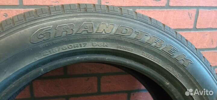 Dunlop Grandtrek ST20 215/60 R17 96