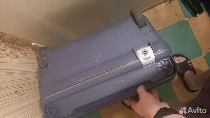 Чемодан пластиковый samsonite большой