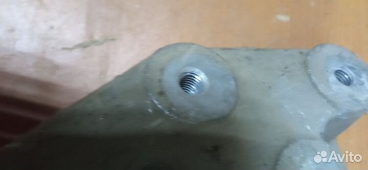 90575142 кронштейн МКПП Опель Астра Н