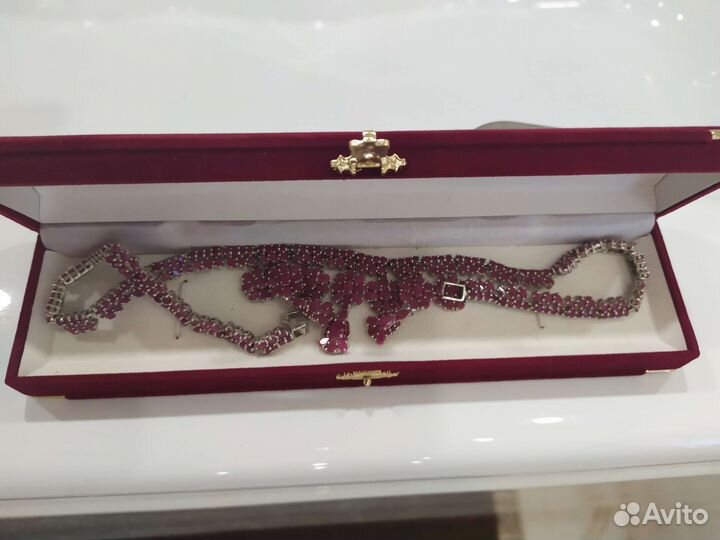 Серебряное колье с рубинами