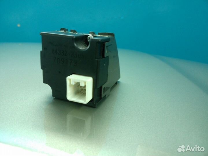 Кнопка аварийной сигнализации Камри v40