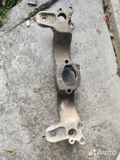 Траверса кронштейн АКПП (вариатор) Ауди А4 В6