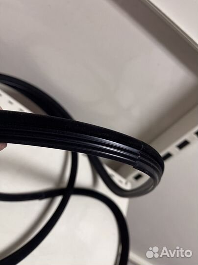 Уплотнитель люка Mercedes W126 W140 W463