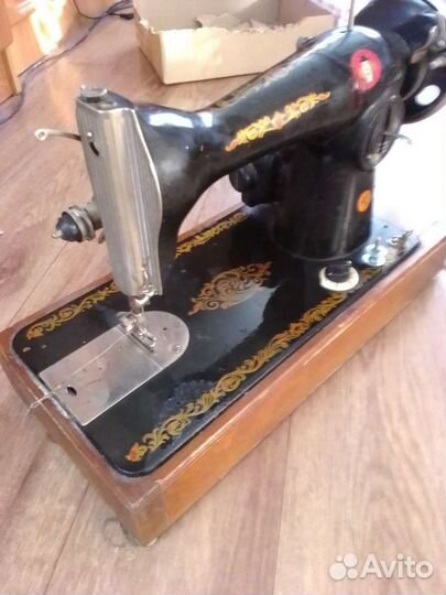 Швейная машинка электрическая с педалью