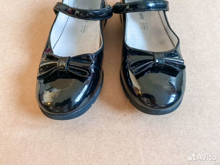 Туфли для девочки черные лакированные 35