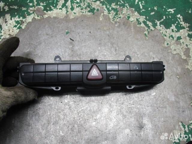 Кнопка аварийной сигнализации Volkswagen Crafter