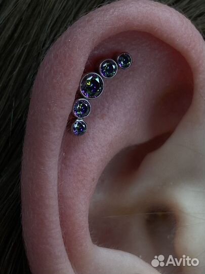 Профессиональные услуги пирсинга/прокола ушей