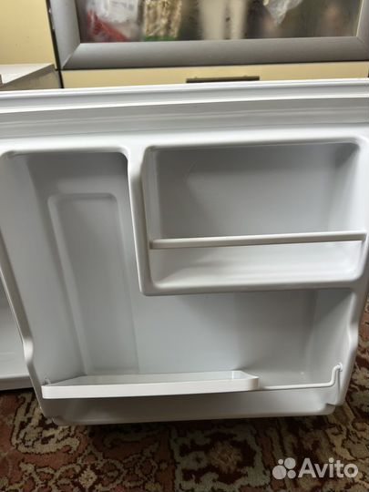 Минихолодильник с морозильной