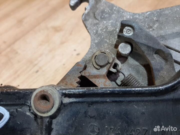 Педаль стояночного тормоза Mercedes-Benz C-Class