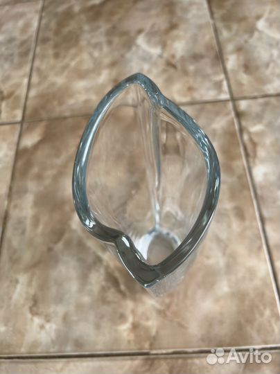 Стеклянная ваза