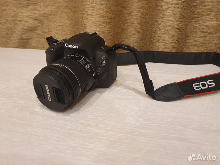 Фотоаппарат Canon EOS 200d