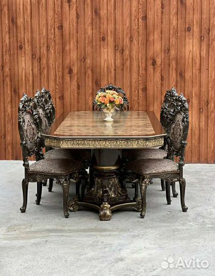 Стол и стулья