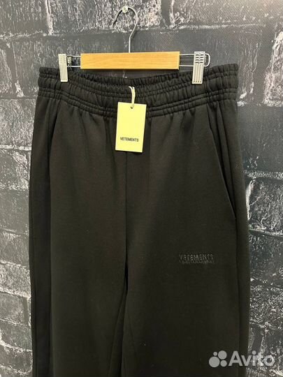 Спортивные штаны Vetements широкие Limited