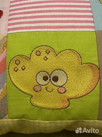 Декоративная подушка ручной работы с вышивкой