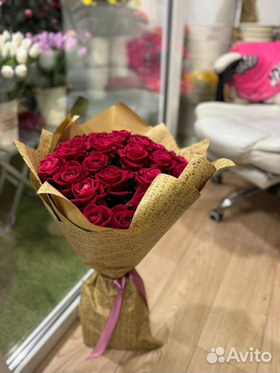 Гелевые шары, воздушные цифры и 101 роза