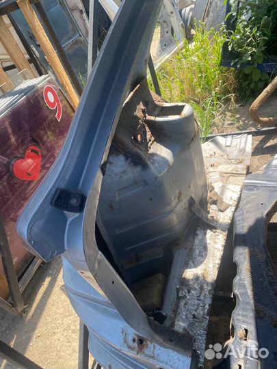 Задняя левое крыло LADA Priora