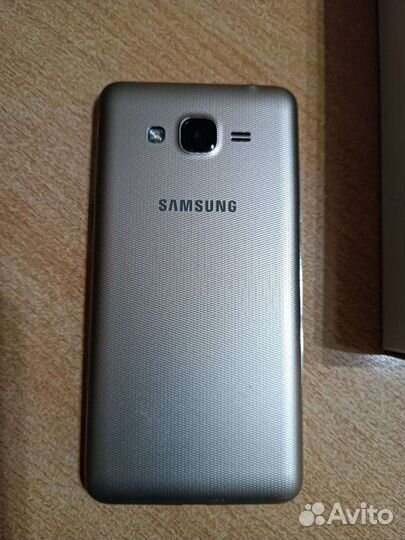 Телефон Samsung J2