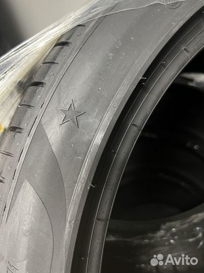 Pirelli P Zero PZ4 315/30 R22 107Y