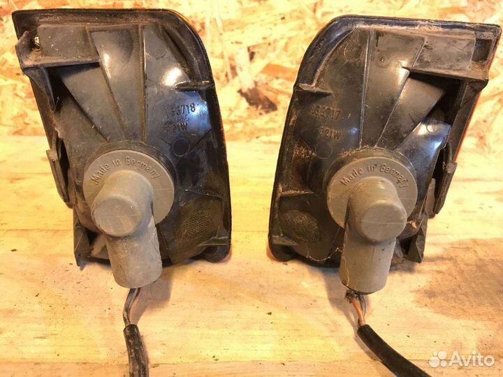 Левый поворотник Volkswagen Passat B3