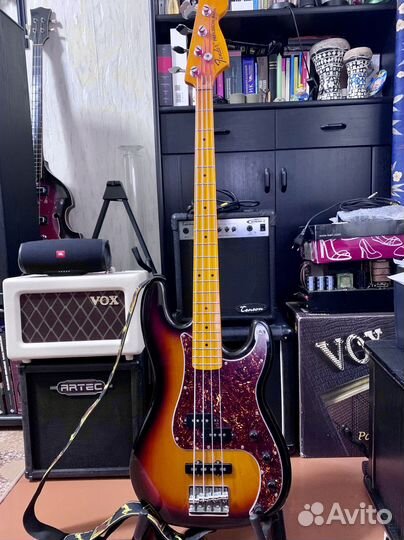 Бас гитара Precision Bass c Sadowsky preamp