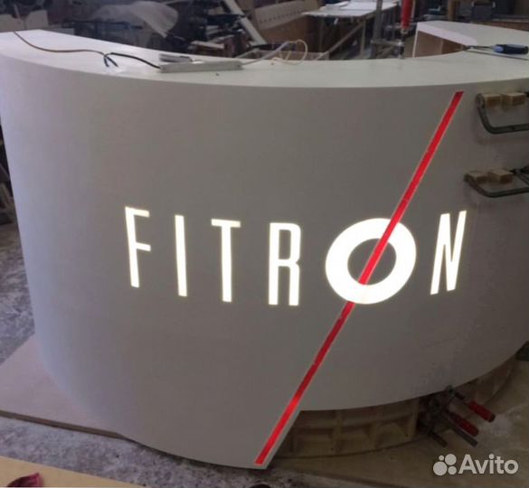 Барная стойка для клиники из искусственного камня