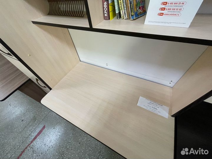 Компьютерный стол с полками