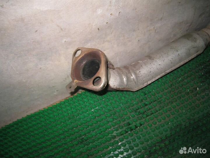 Приемная труба глушителя Nissan Almera Tino 2005