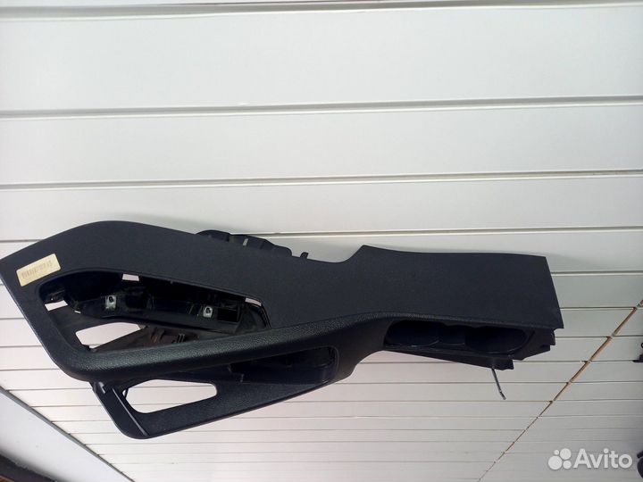 Центральная консоль передняя часть golf-V новая