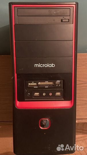 Компьютер с клавиатурой и мышкой