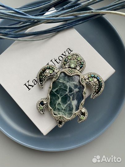 Брошь черепаха с офитом
