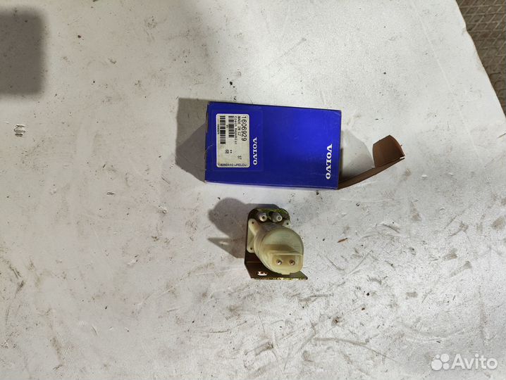 1606929 Volvo Насос омывателя