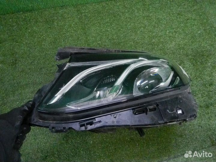 Фара левая Mercedes-Benz E-Class