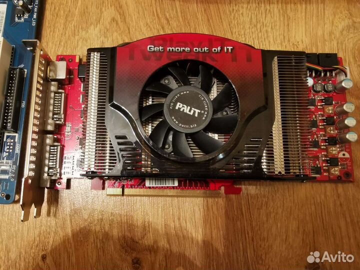 Видеокарта с материнской платой и процессором