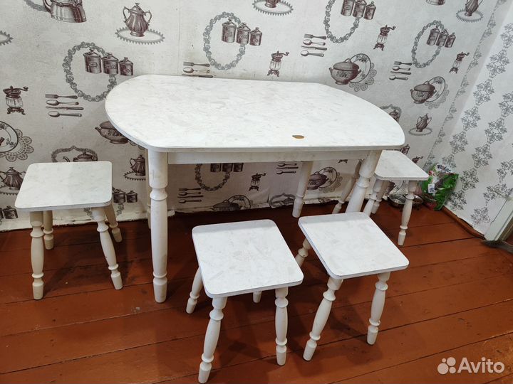 Кухонный стол и стулья комплект бу