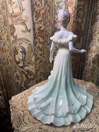 Статуэтка костяной фарфор Coalport
