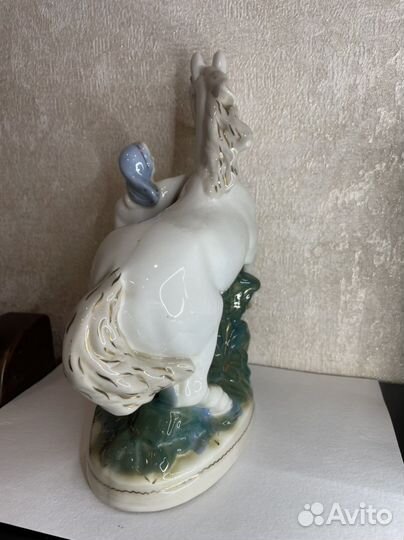 Статуэтки женщина с конем и женщина с рыбой